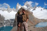 A gauche (links), la Laguna Sucia. A droite (rechts), la Laguna de Los Tres. Au fond (er achter), le Fitz Roy. Devant (er voor)....
