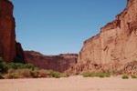 Le canyon fait quelques centaines de mtres de large.
De inmeensheid van de caon.