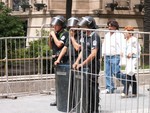 L aussi, ils manifestent...
Veel drum geweld, maar voor de rest erg vredevol.