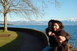 Antoinette et Mayssa au bord du lac a Morges.