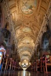 L'interieur de la cathedrale de Santiago.
Binnenin de Katherdraal van Santiago