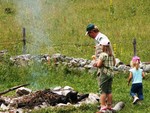 Mme les grands jouent avec le feu.
Spelen met vuur.