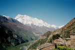 L'Annapurna III, 7555 m, plus loin dans la valle