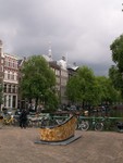 Un banc original dans les rues d'Amsterdam