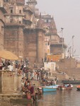Les gens se baignent  longueur de journe dans le Gange
