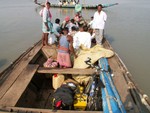 La traverse du lac Chilika sur un bateau de pcheurs