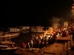 Crmonie du Ganga Aarti sur le Dasaswamedh ghat