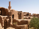 Le village en ruine de Kharamaq et son minaret vacillant