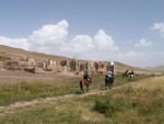 Un cimetire kirghiz dans la campagne autour de Kochkor