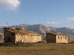 Habitations prs du premier poste frontire kirghiz