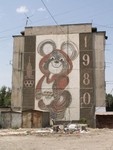 Le nounours des jeux olympiques de 1980  Moscou en plein ville d'Osh