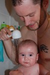Met Papa onder de douche.