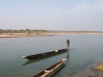 Pirogue pour entrer dans le parc du Chitwan