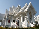 Le temple tha en plein soleil