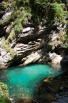 Une eau incroyablement pure dans les gorges de Vintgar.
Een mooie wandeling in de Vingar kloof, langs een rivier.