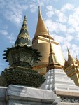 La stupa dore du temple du Bouddah d'Emeraude