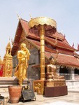 L'abondance d'or a Wat Doi Sutep, Chiang Mai