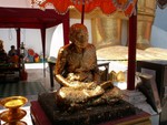 Les effigies de saints ou de bouddahs sont souvent couvertes de feuilles d'or