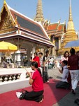 Le temple de Wat Phra Kaeo est avant tout un lieu de plerinage