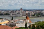 Le parlement de Budapest au bord du Danube.