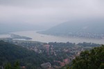 Le temps n'tait ps au rendez-vous, mais nous avons tout de mme distingu le fameux coude du Danube.