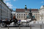 Une des cours intrieures dans un des gigantesques palais du Hofburg, rsidence viennoise des Habsbourg.