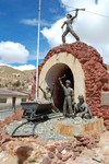 Oruro est une ville de mineurs.
Een monument voor de mijners.