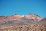 Les couleurs incroyables des montagnes.
Onderweg zagen we zoveel van deze veel gekleurde bergen.