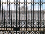 On n'entre pas au palais royal comme dans un moulin!